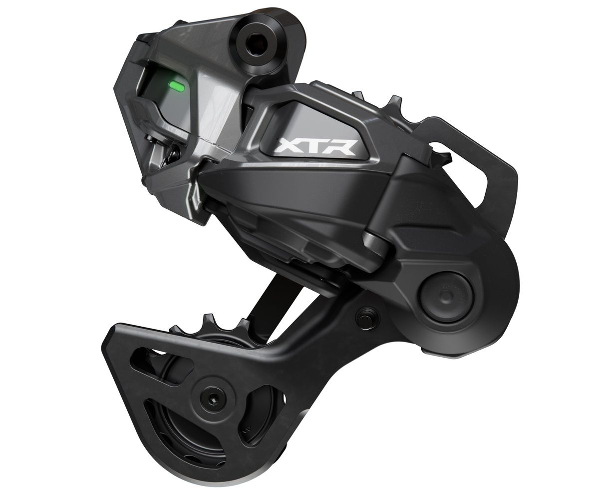 El cambio Shimano XTR Di2 está disponible en caja larga o corta