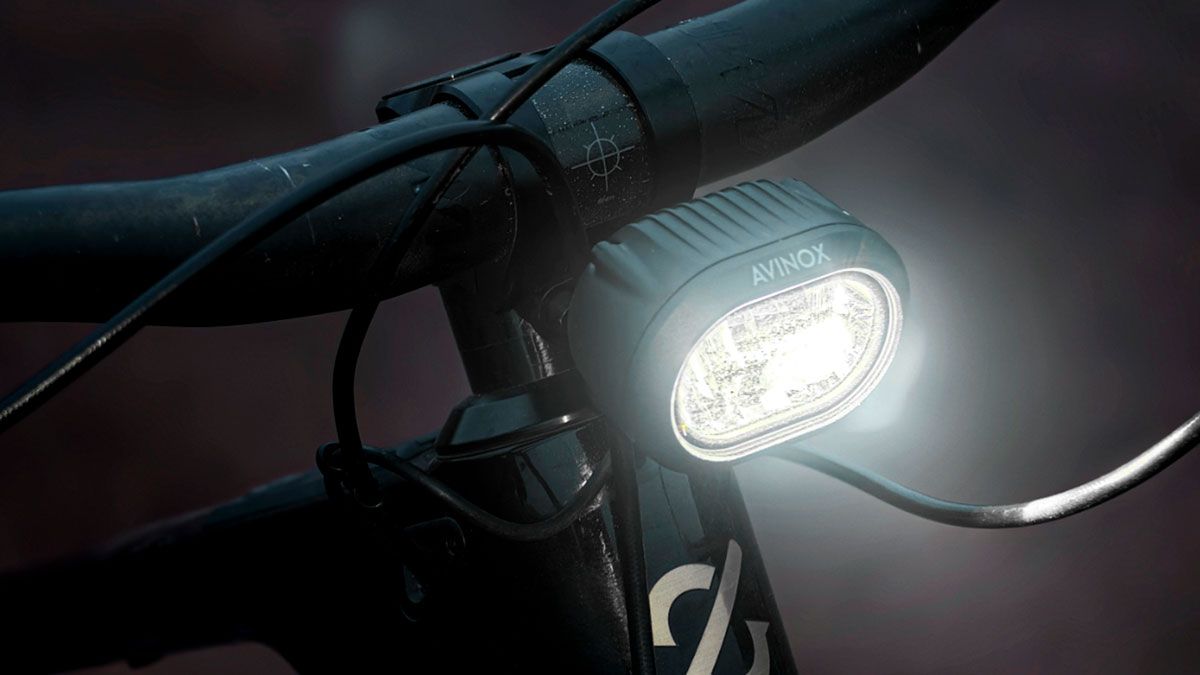Avinox lanza su primera luz delantera. ¡Hasta 1.200 lúmenes!