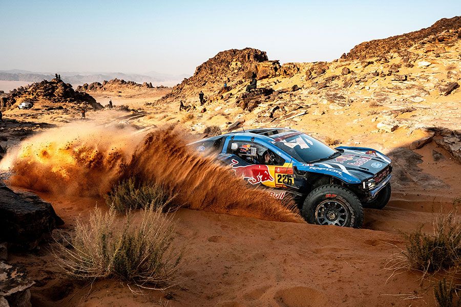 Homenaje MMR a Carlos Sainz y Nani Roma en el Dakar 2026 (1) Homenaje MMR a Carlos Sainz y Nani Roma en el Dakar 2026