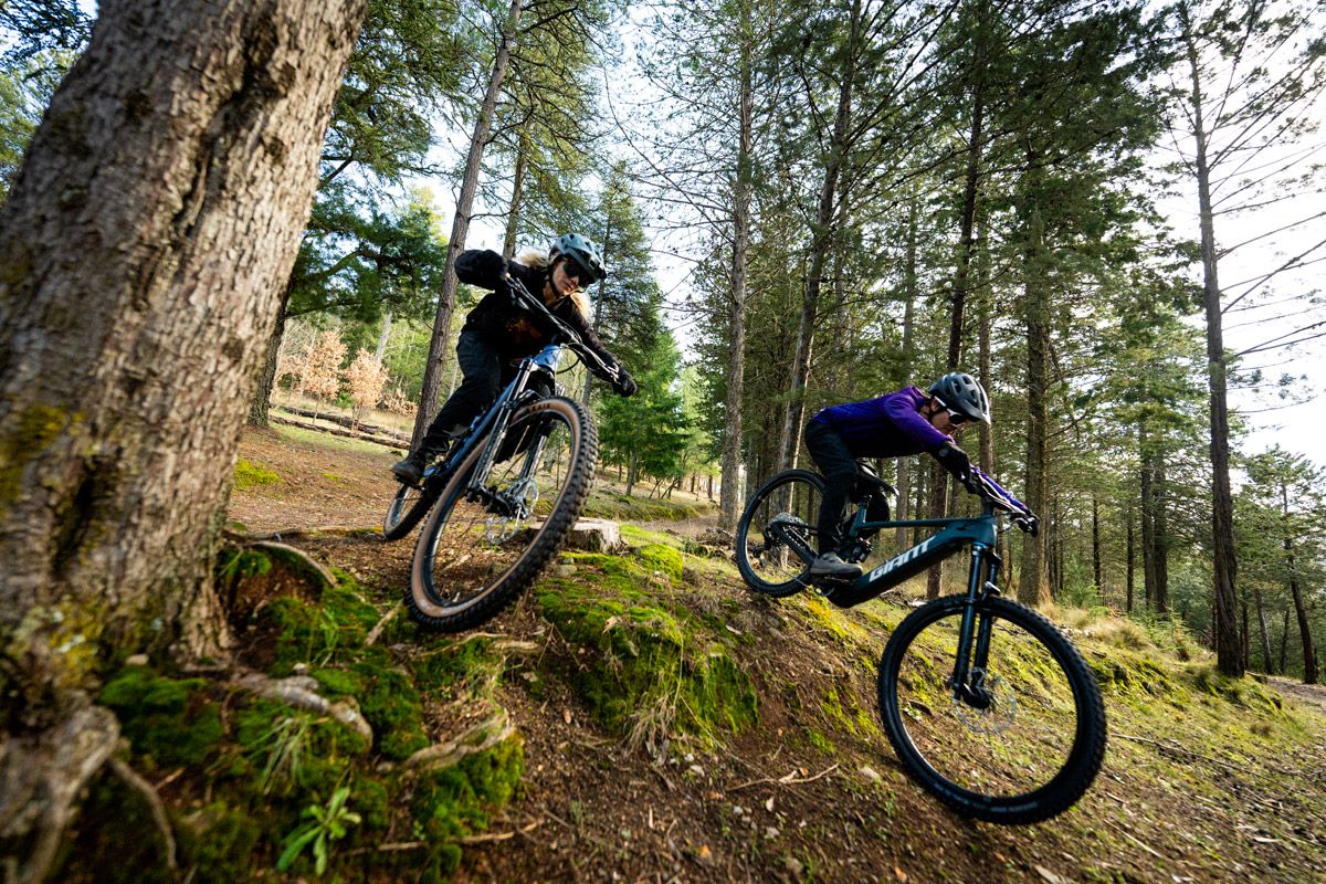 Accion Giant Stance E+ y Liv Embolden E+ (35)