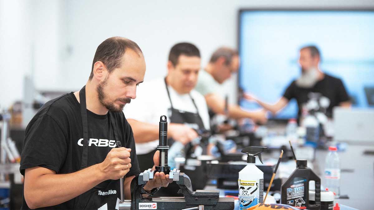 Team Bike amplía su formación técnica para talleres con los cursos STU Tech Training 2026