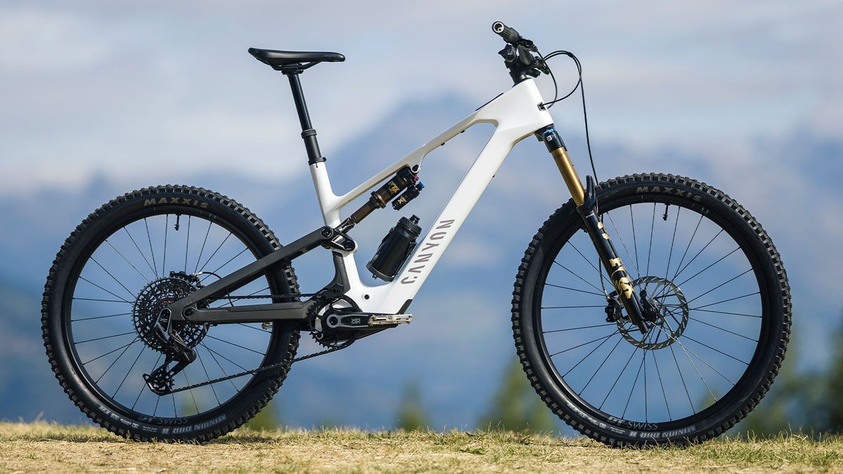 Canyon Spectral ON CFcon Avinox M2S. 150 Nm y 1