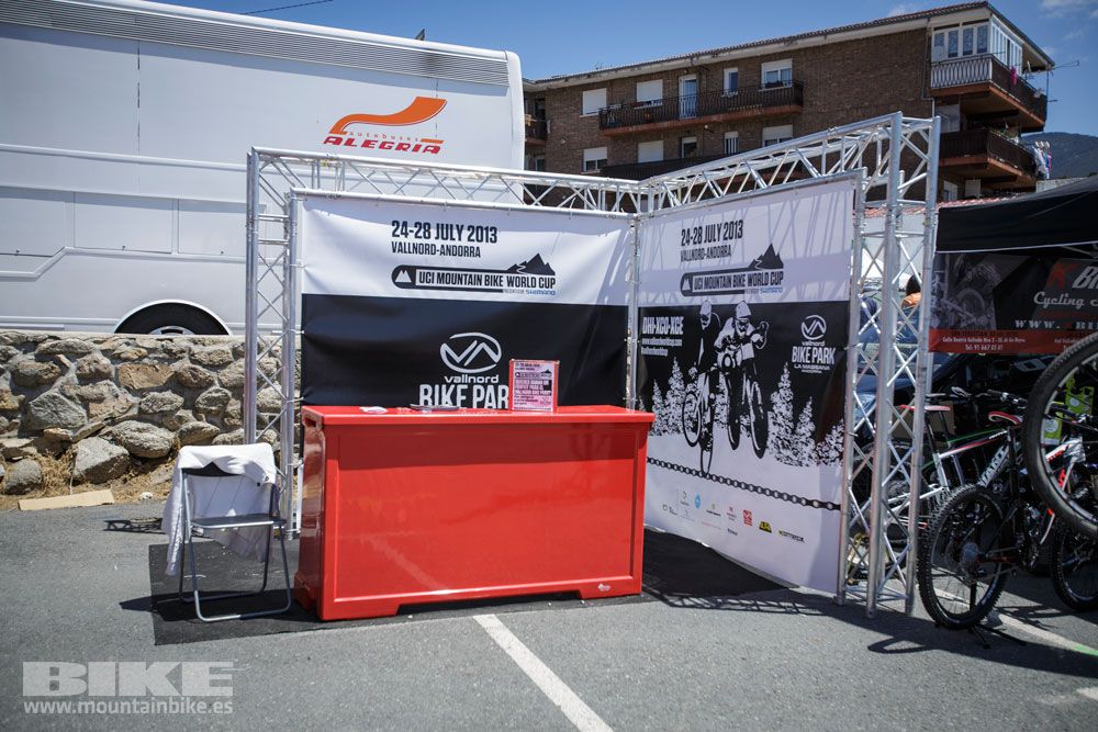 Galería Stands y ambiente Test The Best 2103