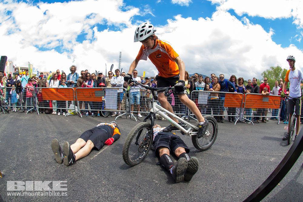 Zona Expo y exhibiciones Test The Best 2014-1