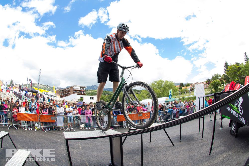 Zona Expo y exhibiciones Test The Best 2014-1