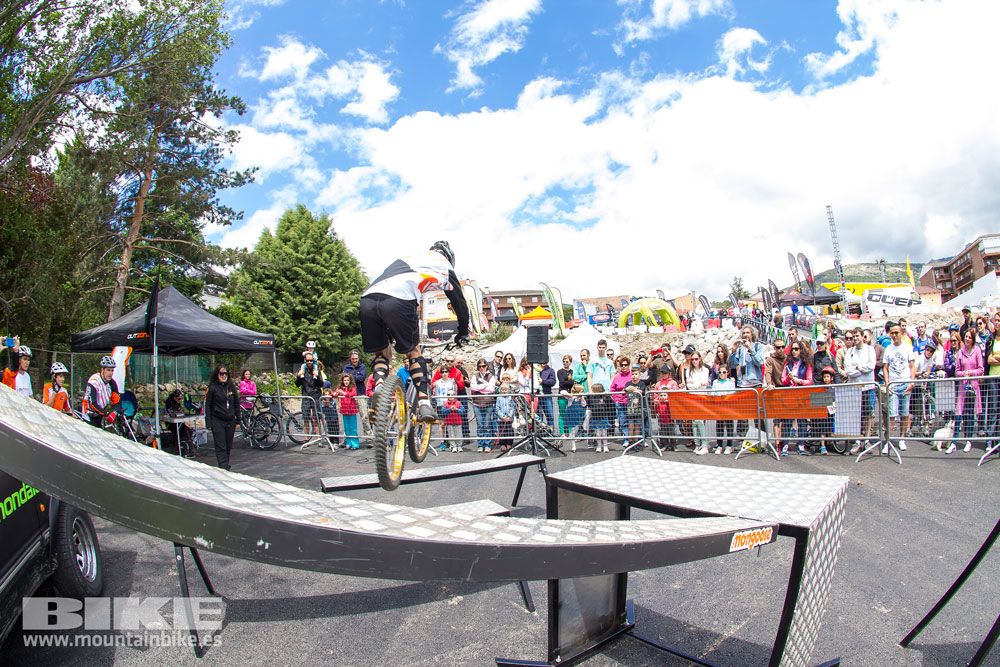 Zona Expo y exhibiciones Test The Best 2014-1