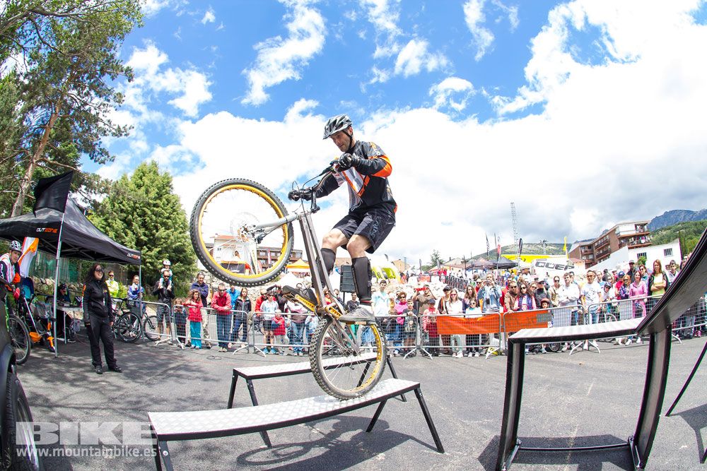 Zona Expo y exhibiciones Test The Best 2014-1