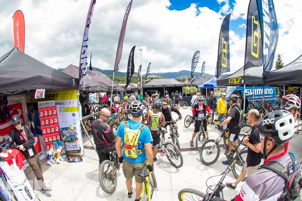 Zona Expo y exhibiciones Test The Best 2014-1