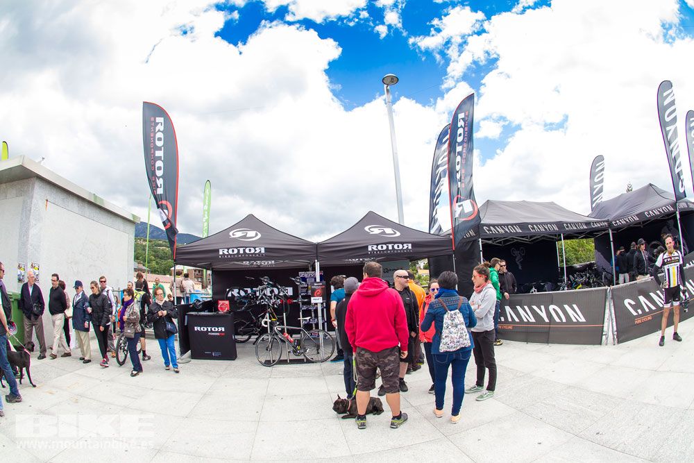 Zona Expo y exhibiciones Test The Best 2014-1