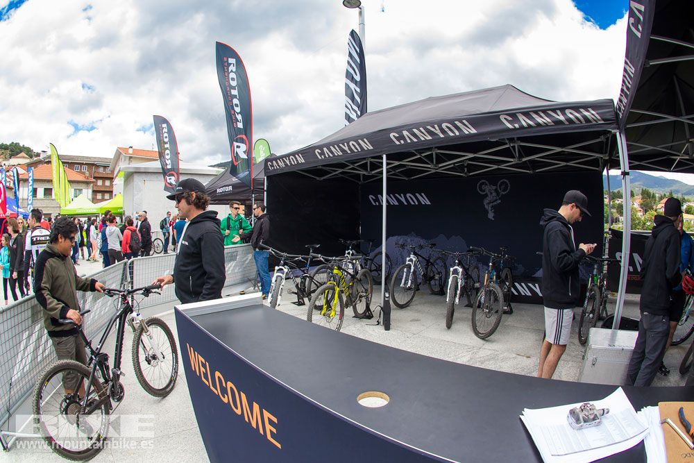 Zona Expo y exhibiciones Test The Best 2014-1