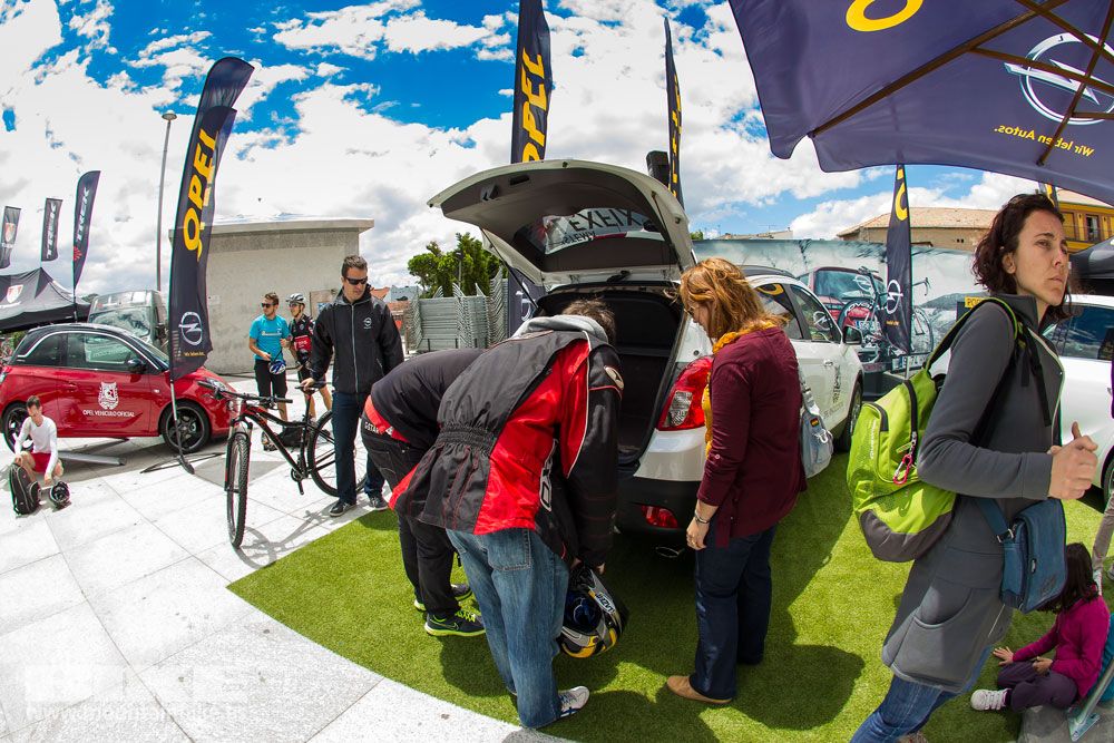 Zona Expo y exhibiciones Test The Best 2014-1