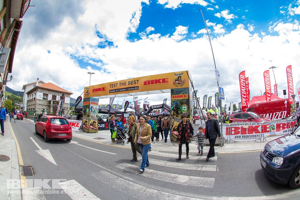Zona Expo y exhibiciones Test The Best 2014-1