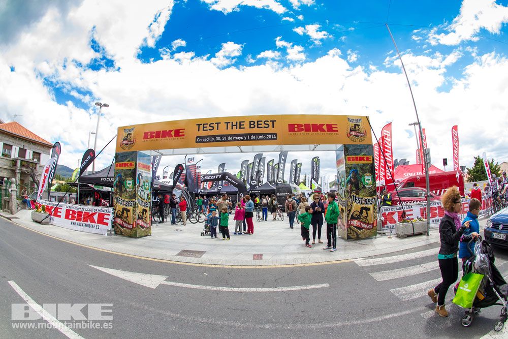 Zona Expo y exhibiciones Test The Best 2014-1