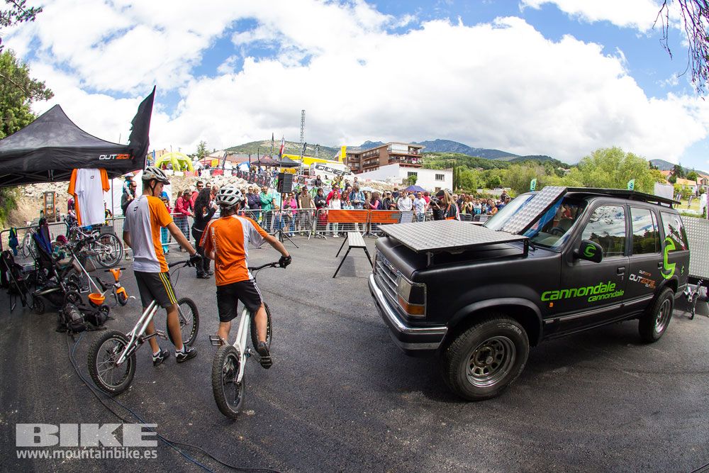 Zona Expo y exhibiciones Test The Best 2014-1