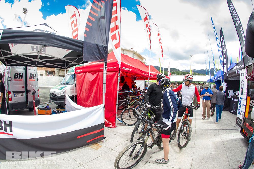 Zona Expo y exhibiciones Test The Best 2014-3