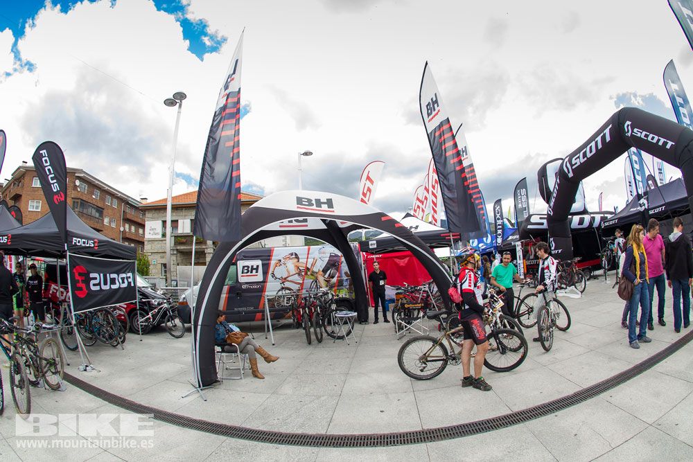 Zona Expo y exhibiciones Test The Best 2014-3