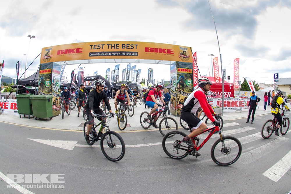 Zona Expo y exhibiciones Test The Best 2014-3