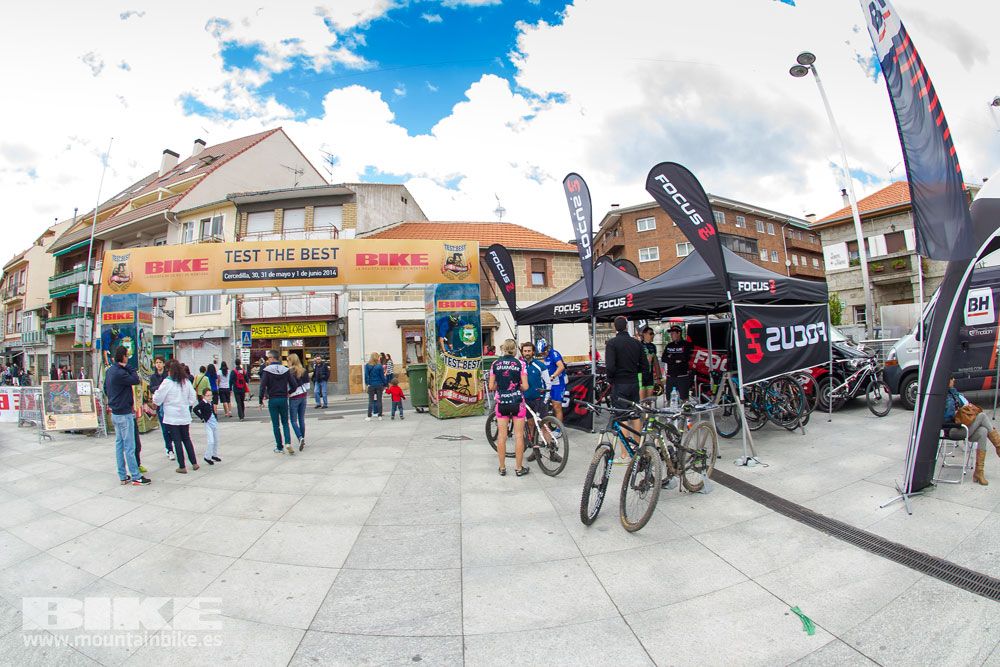 Zona Expo y exhibiciones Test The Best 2014-3