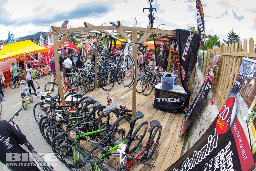 Zona Expo y exhibiciones Test The Best 2014-3