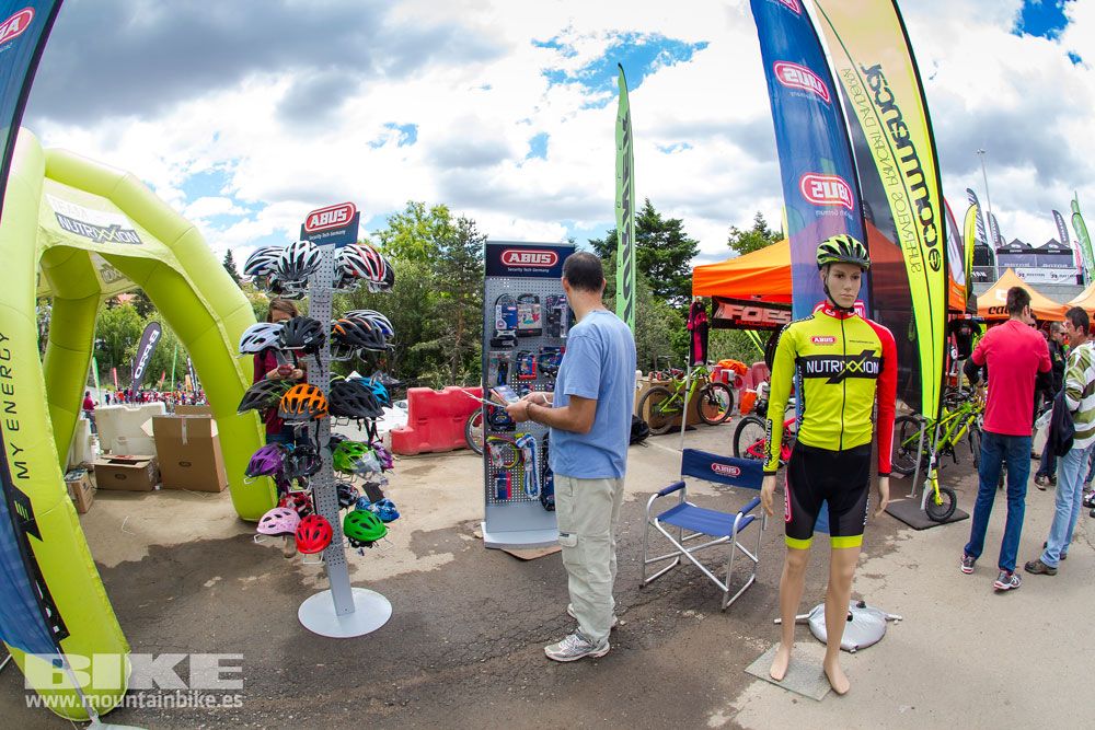 Zona Expo y exhibiciones Test The Best 2014-3