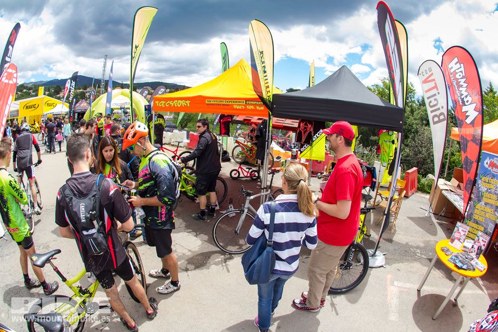 Zona Expo y exhibiciones Test The Best 2014-3