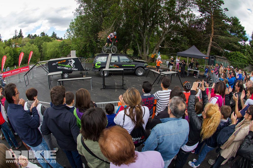 Zona Expo y exhibiciones Test The Best 2014-3