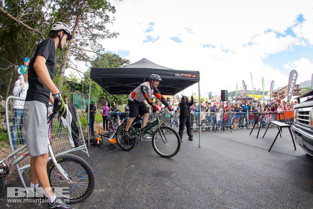 Zona Expo y exhibiciones Test The Best 2014-3