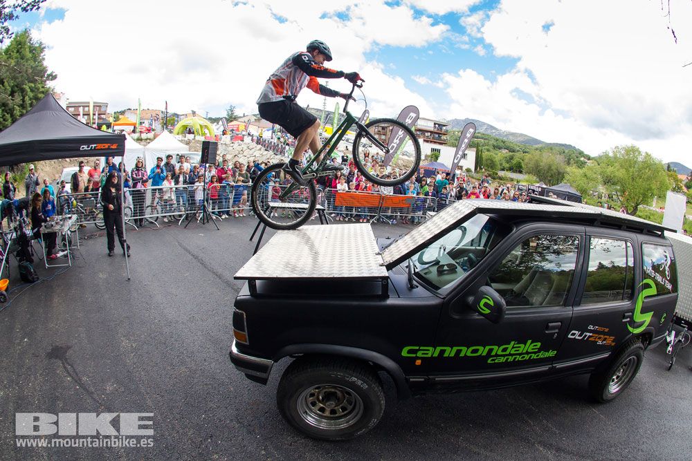 Zona Expo y exhibiciones Test The Best 2014-3