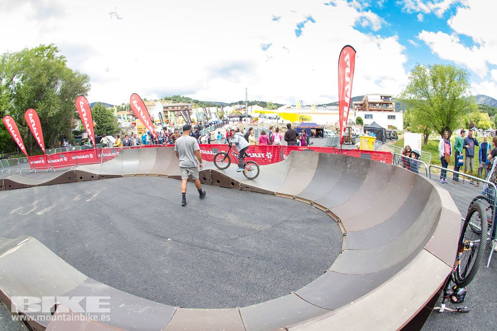 Zona Expo y exhibiciones Test The Best 2014-3