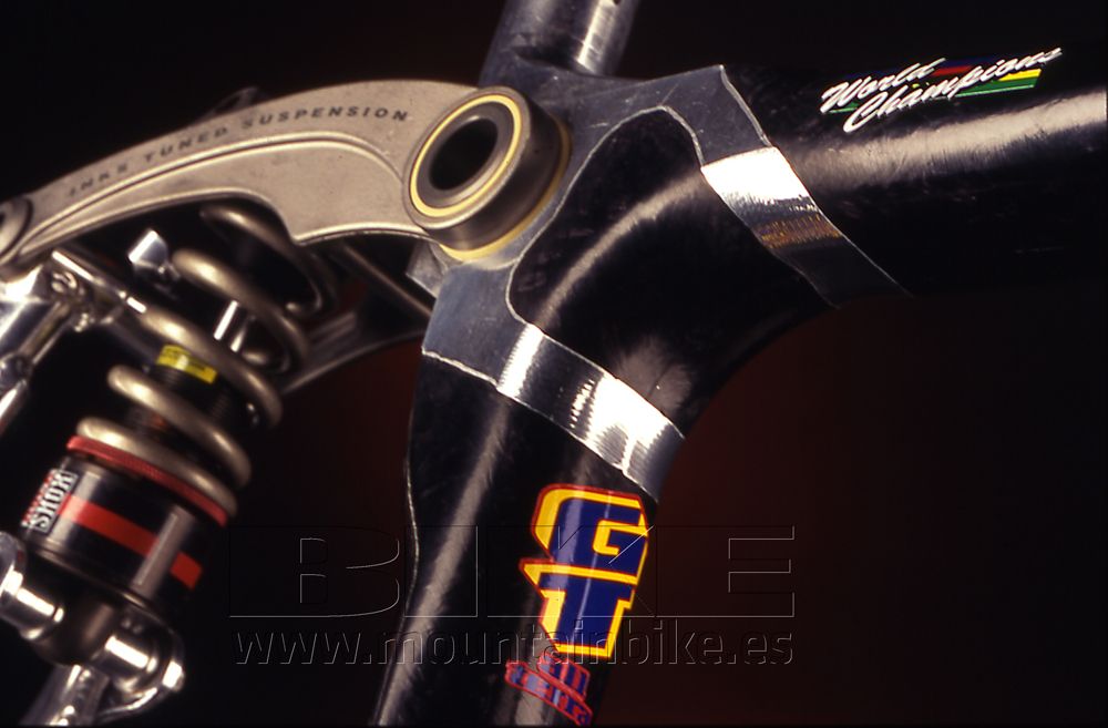 Bicis históricas: GT LTS Termoplástico 1996
