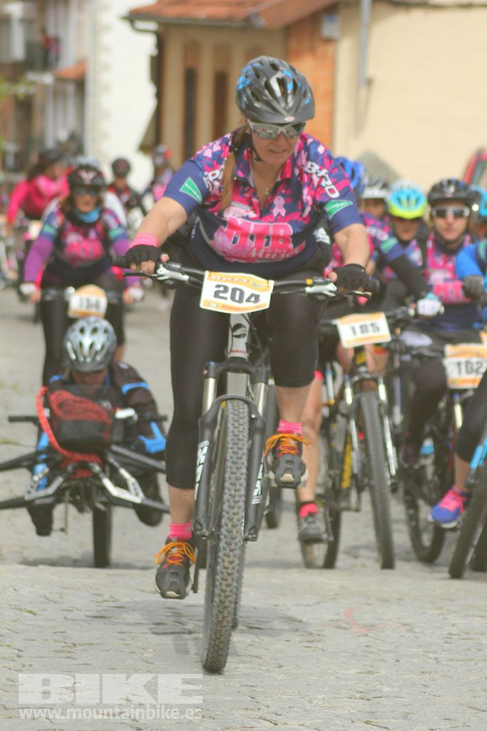 B-Pro MTB de la Mujer 2016, salida
