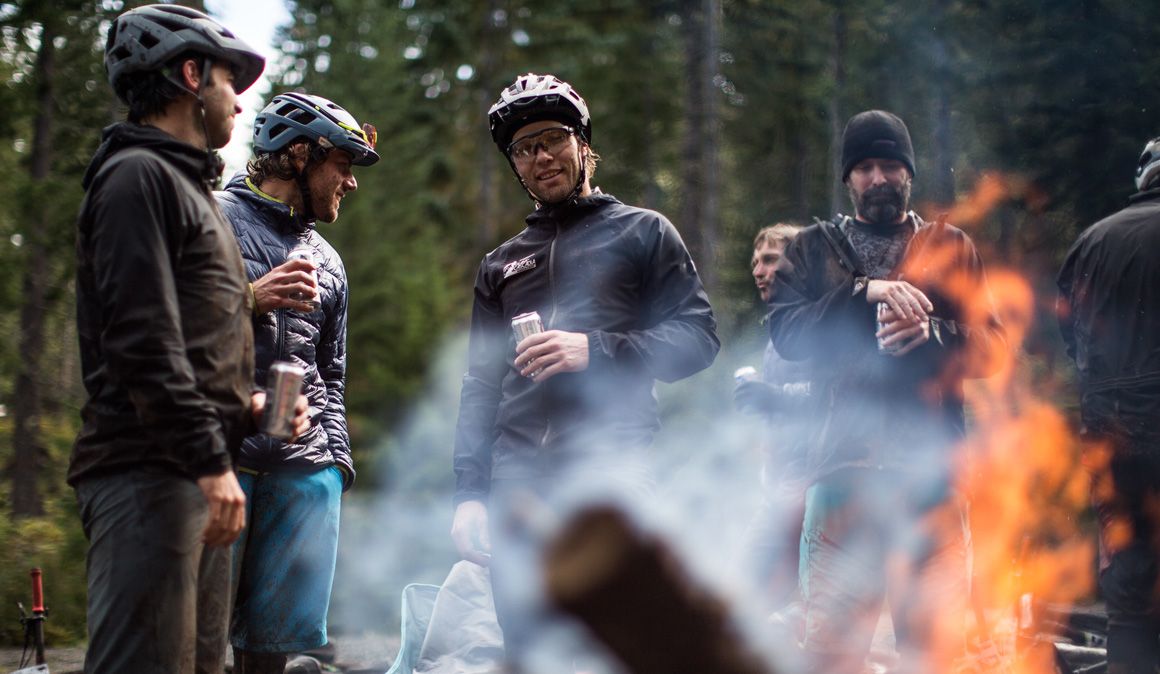 Trans-Cascadia: 4 días de enduro, cerveza y fogatas