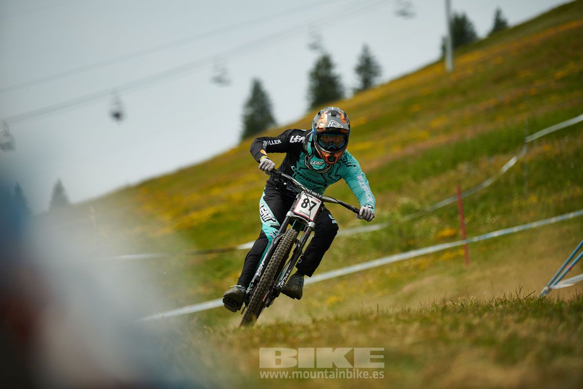 Copa del Mundo Les Gets. Entrenamientos descenso. Galeria 1