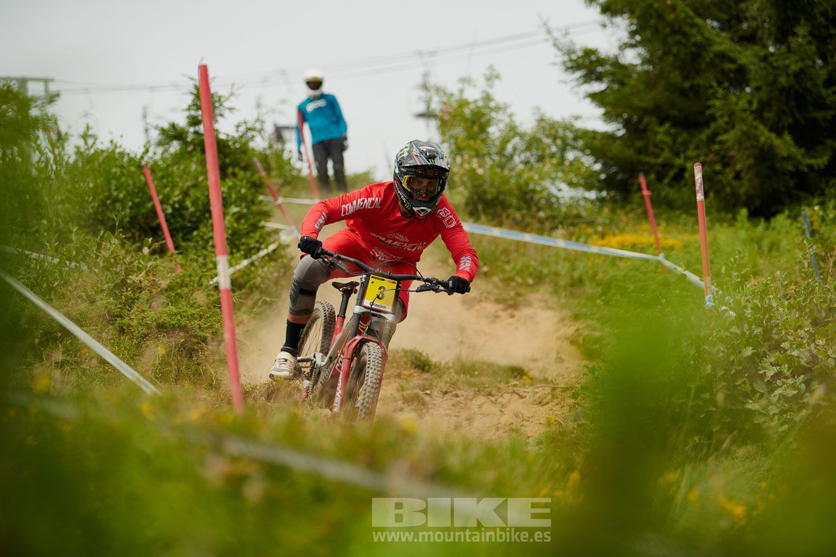 Copa del Mundo Les Gets 2019. Entrenamientos descenso. Galeria 2