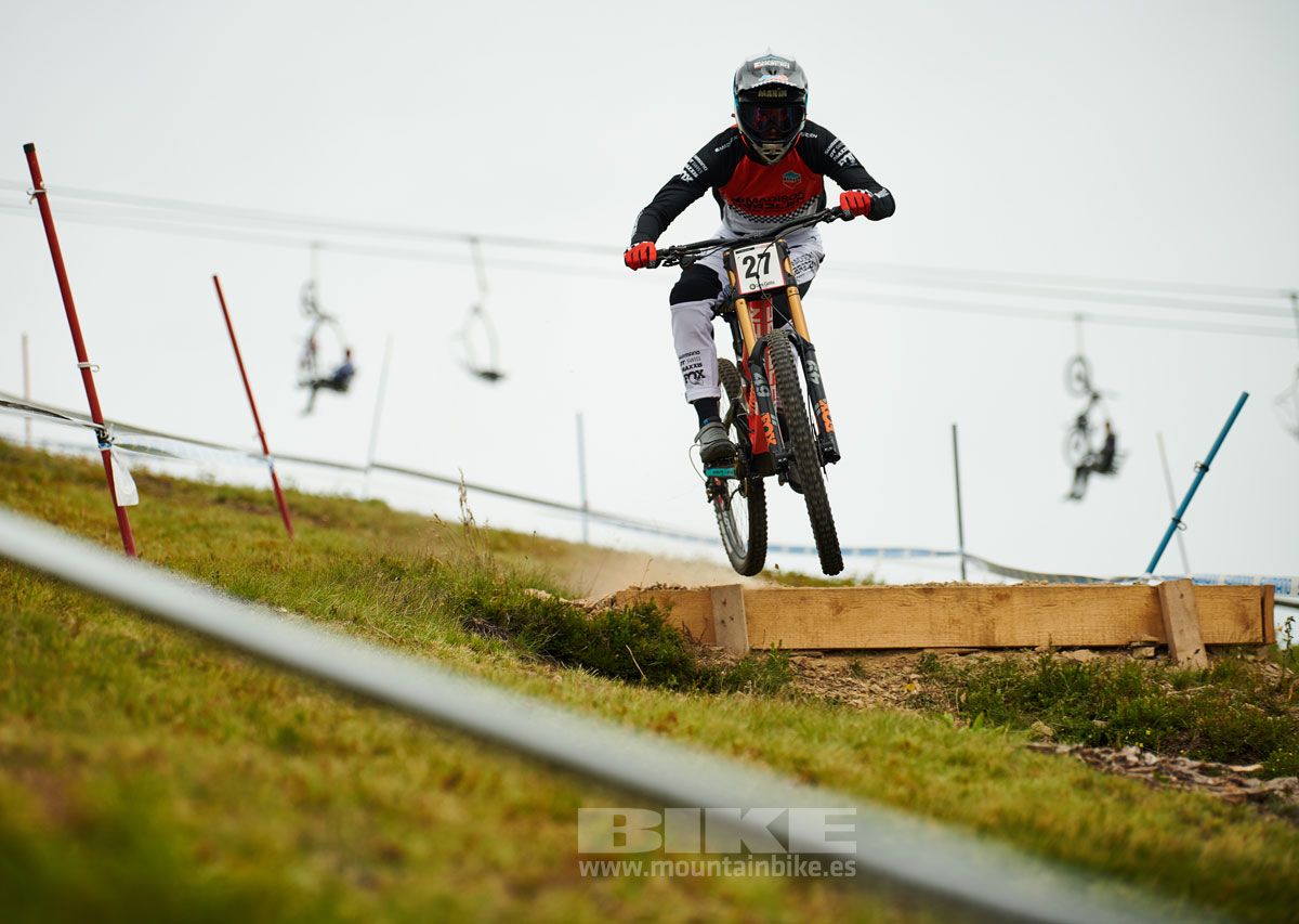 Copa del Mundo Les Gets. Entrenamientos descenso. Galeria 1
