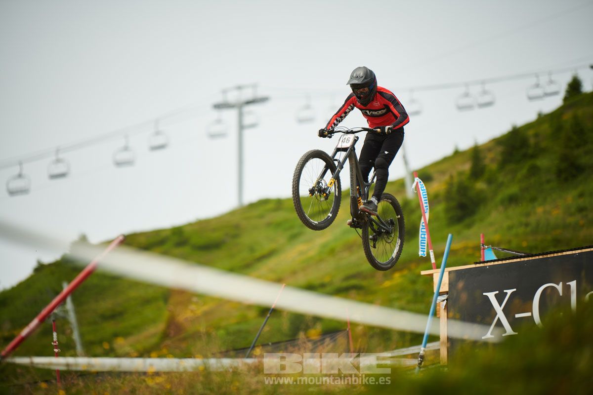 Copa del Mundo Les Gets. Entrenamientos descenso. Galeria 1