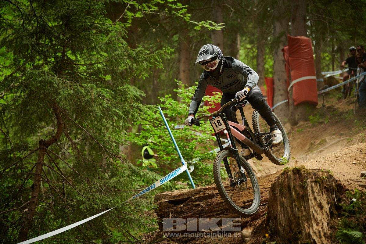 Copa del Mundo Les Gets 2019. Entrenamientos descenso. Galeria 2