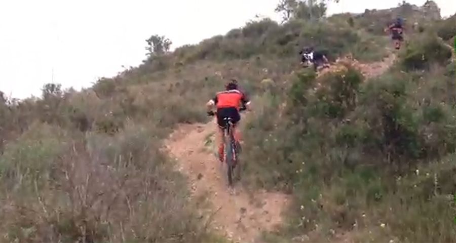 Marc Márquez, vídeo subiendo una trialera imposible
