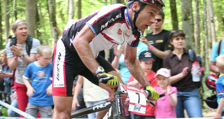 El salto de Peraud del mountain bike a la carretera