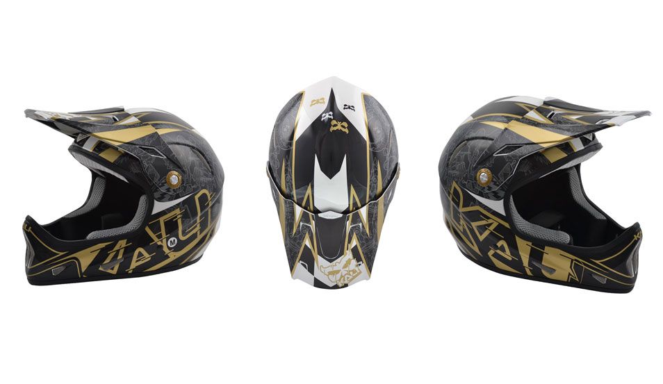 Cascos Kali llenos de detalles
