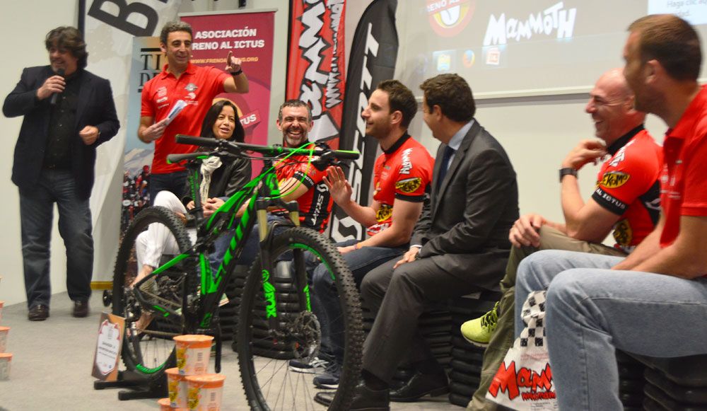 Dani Rovira participará en la Titan Desert 2016 con el equipo Freno al Ictus