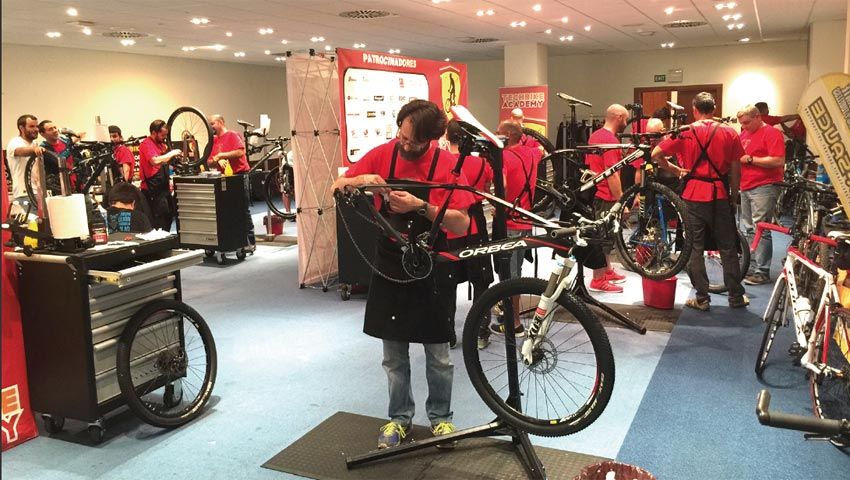 En Test The Best podrás ganar tu beca Tech Bike Academy