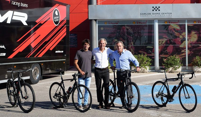 Carlos Sainz y Carlos Sainz Jr. usarán bicis MMR