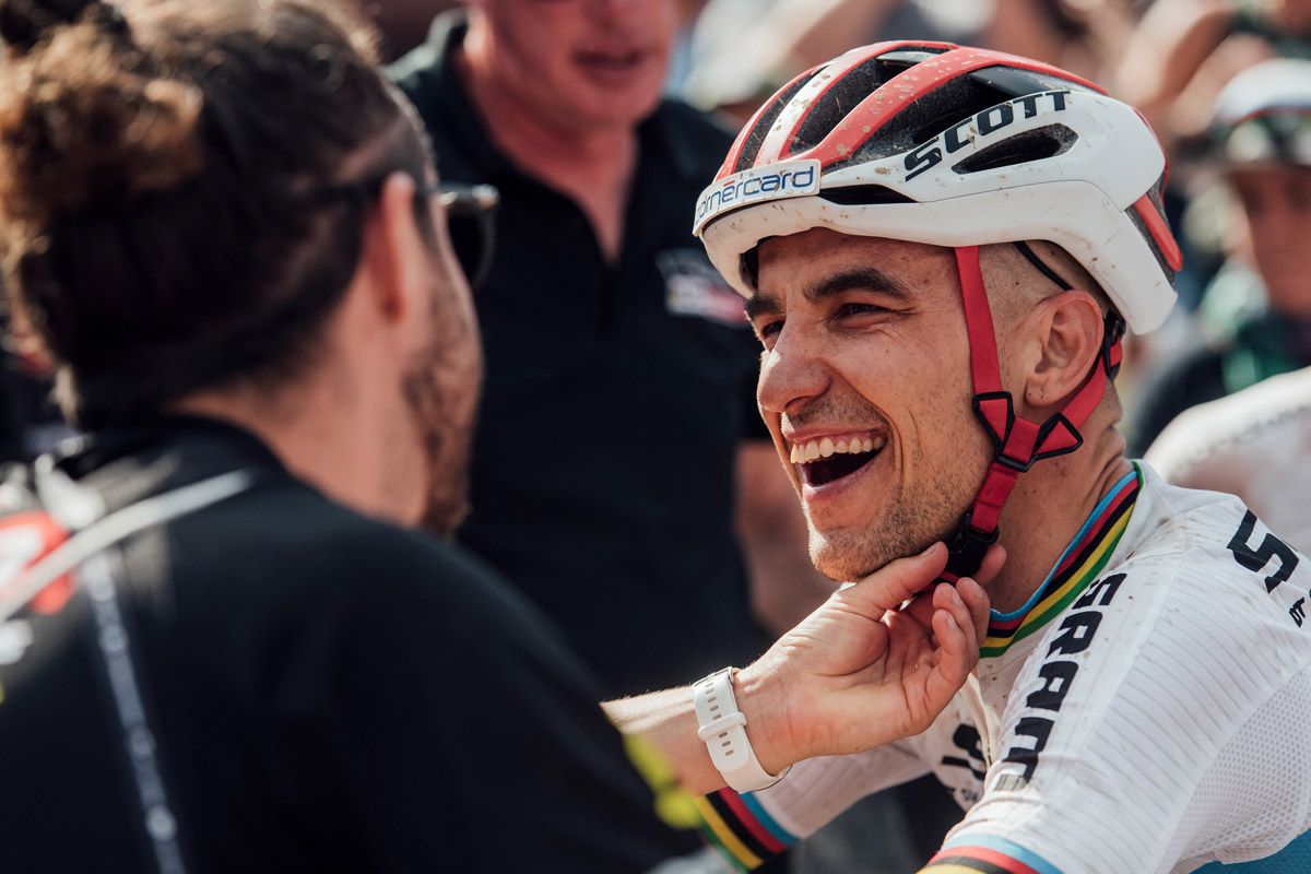 Bec McConnell entrevista a Nino Schurter 4
