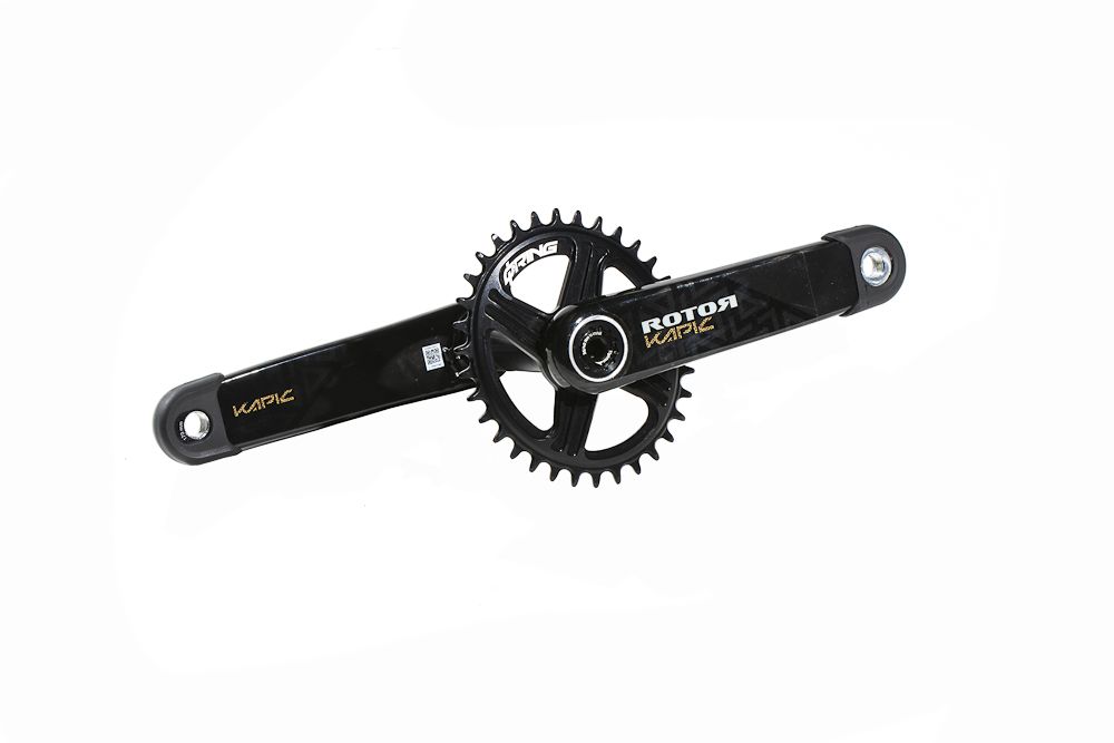 Con plato de 34 dientes QRings, las bielas son una Kapic Carbon de Rotor.