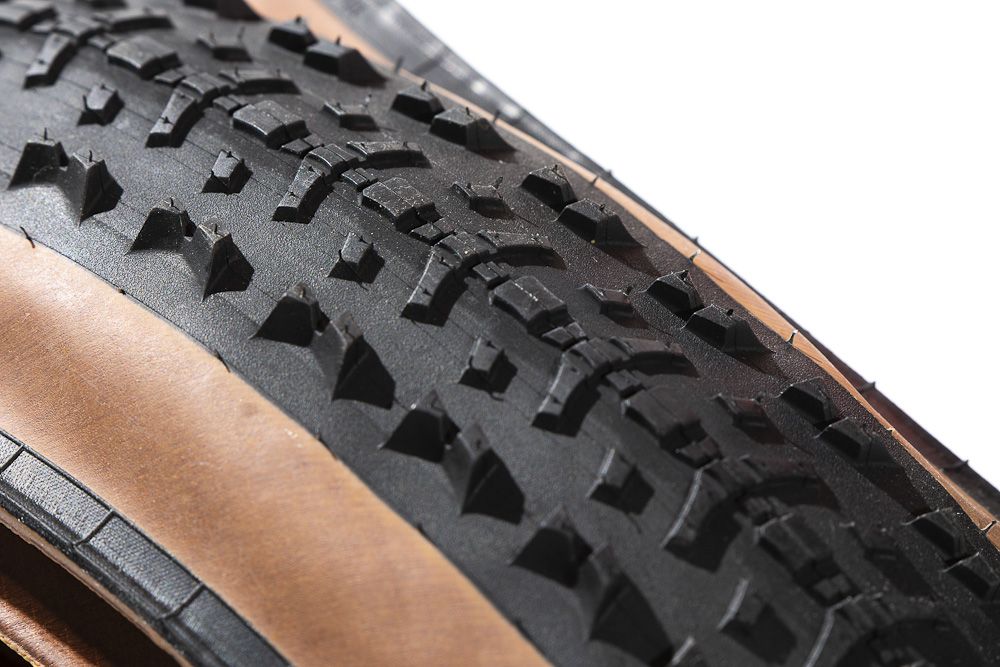 Los Hutchinson Skeleton de 2.15" son un buen "calzado" para nuestra Giant.