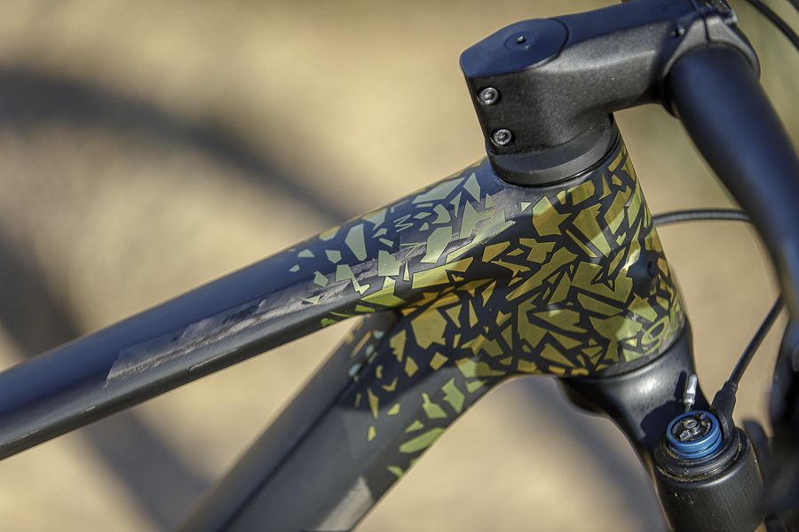 Detalle del tubo superior en la nueva Orbea Alma 2021.