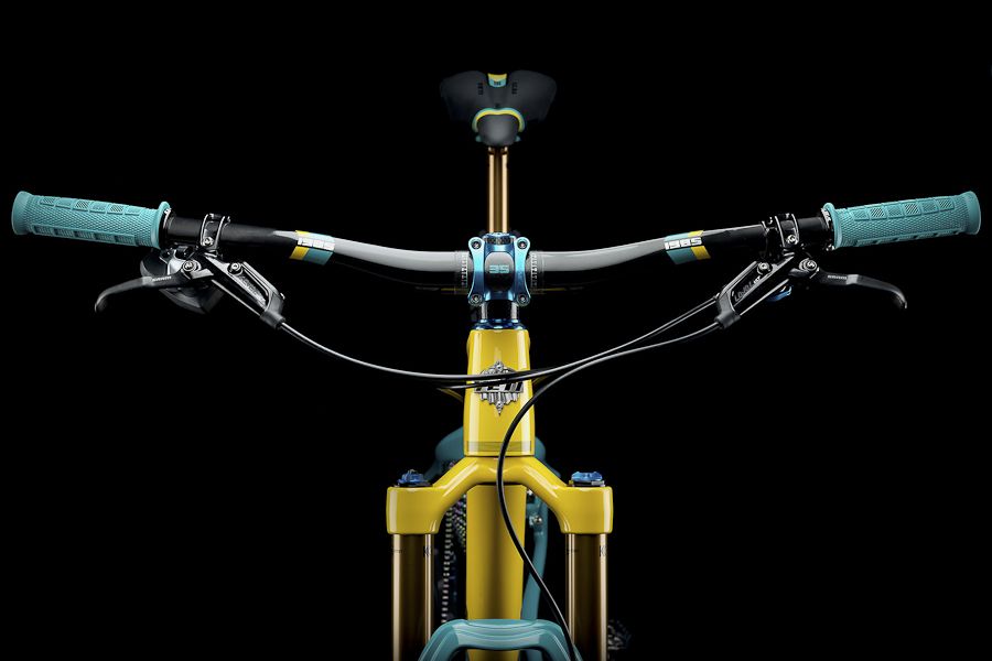La Yeti ARC 35 aniversario se venderá como montaje completo.