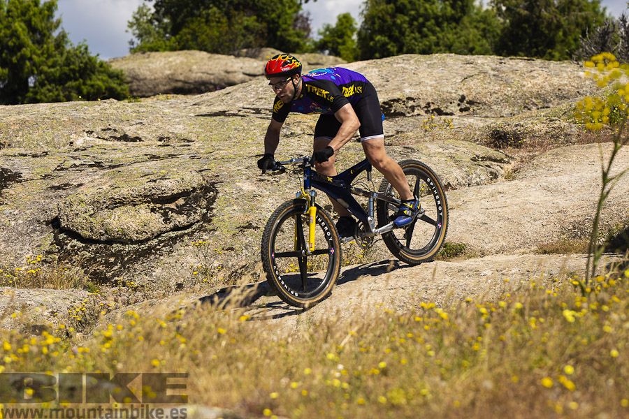 Hoy en día, Jorge sigue usando su Trek Y 33 para volver a sus orígenes.