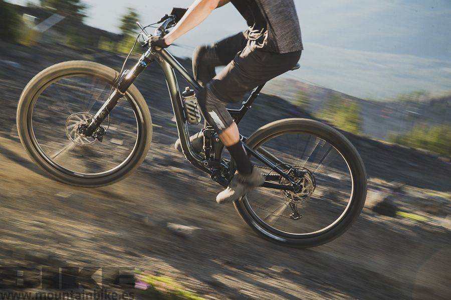 La Trance X29 viene con neumáticos tubeless ready y el kit para convertirlos de serie.